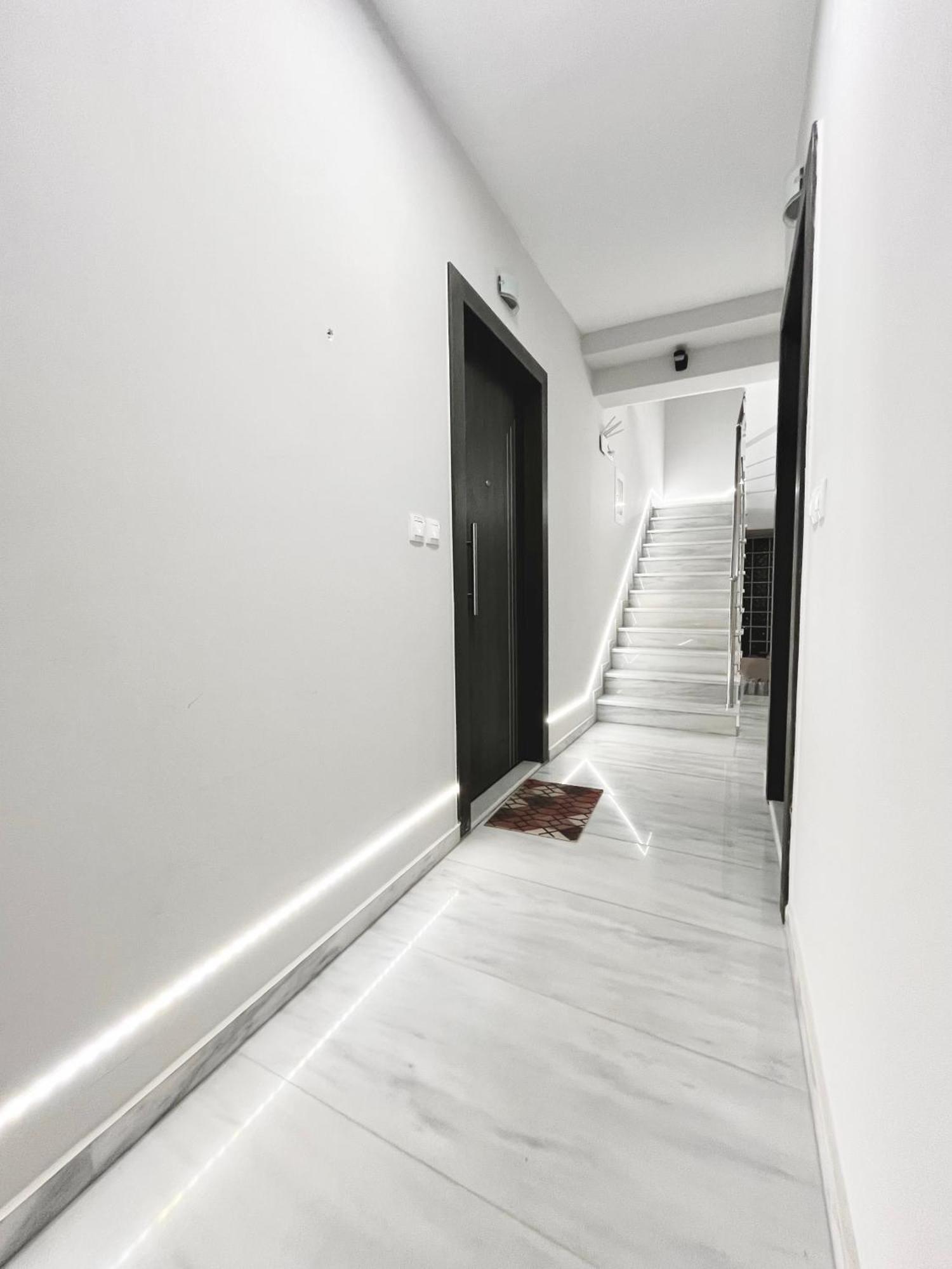 Blueline Apartment 2 Лоутраки Экстерьер фото