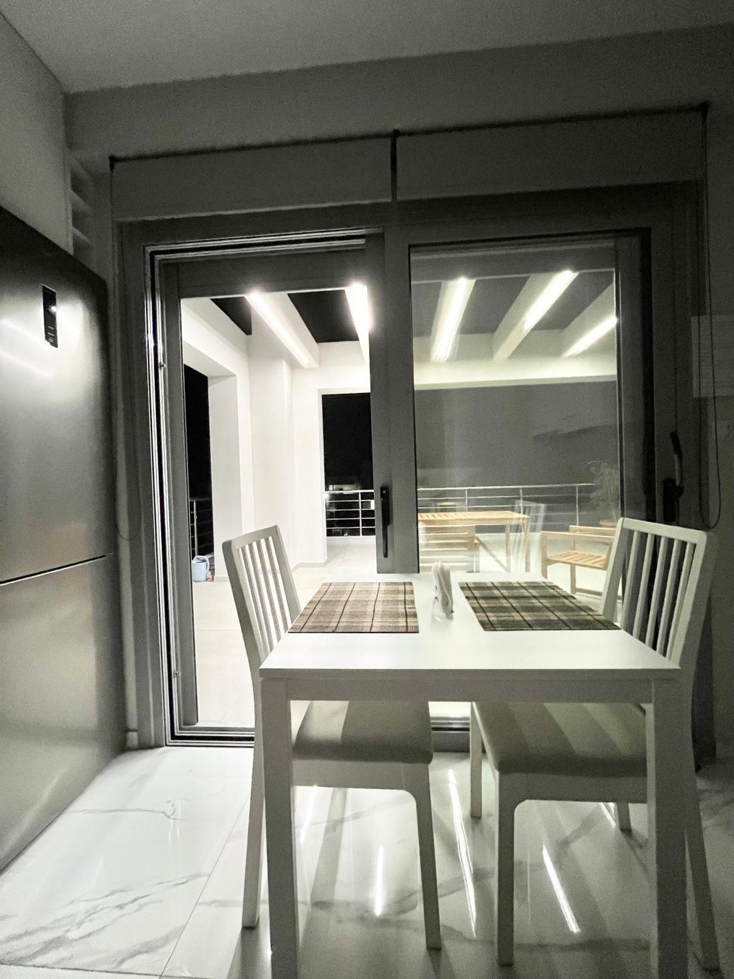 Blueline Apartment 2 Лоутраки Экстерьер фото