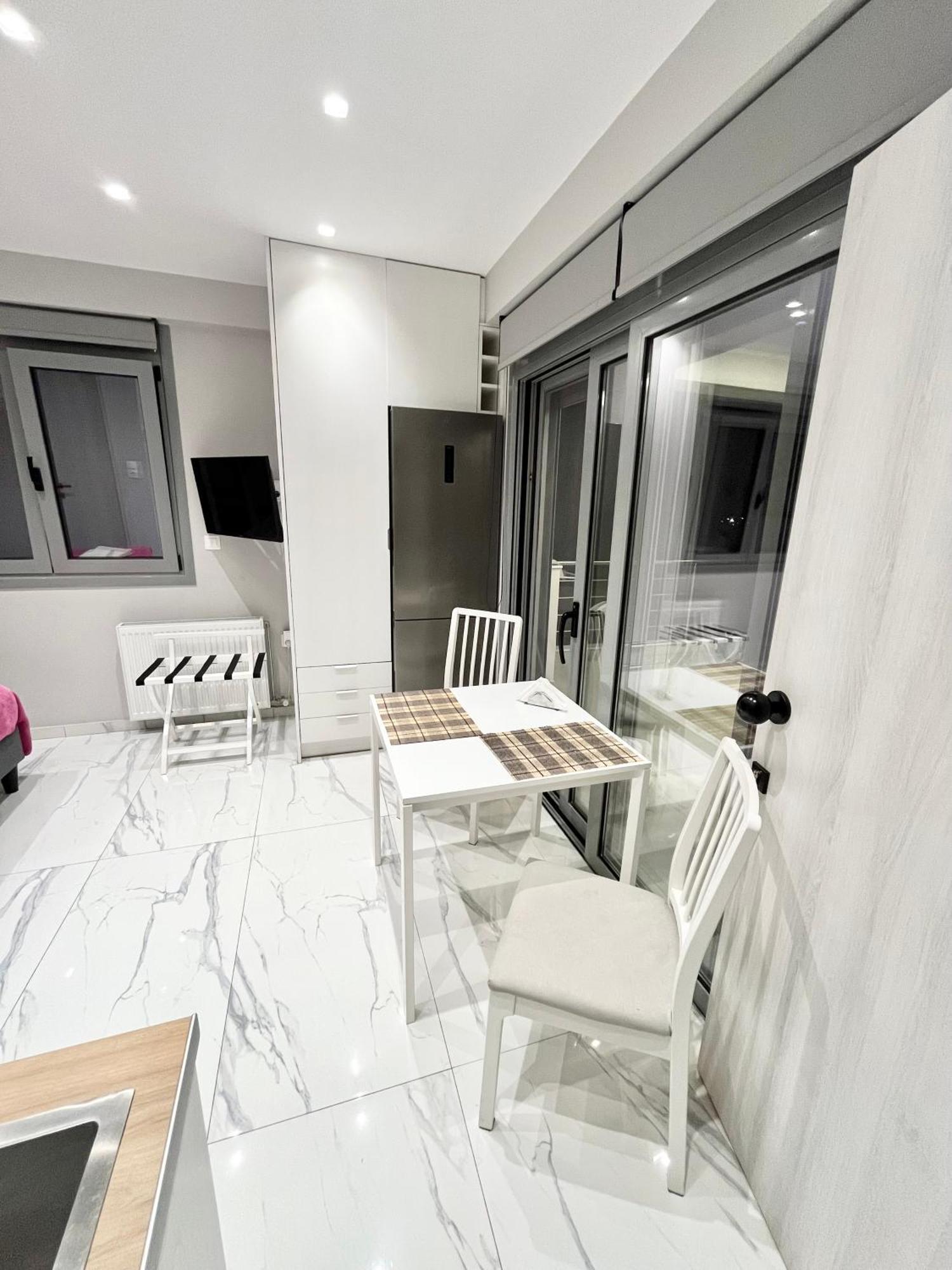 Blueline Apartment 2 Лоутраки Экстерьер фото